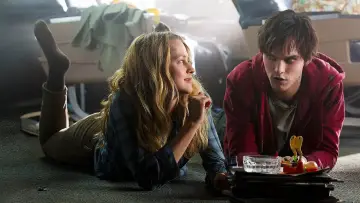 Backdrop to the movie "Warm Bodies" #690368