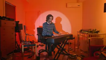 Backdrop to the movie "Bo Burnham: Inside" #1805361