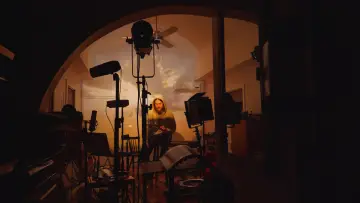 Backdrop to the movie "Bo Burnham: Inside" #1805387