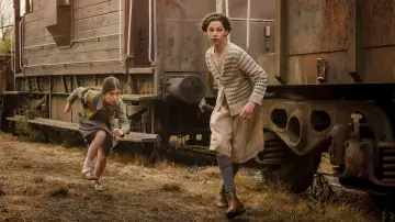 Backdrop to the movie "The Railway Children Return" #1860964