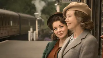 Backdrop to the movie "The Railway Children Return" #1860965
