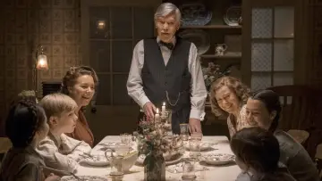 Backdrop to the movie "The Railway Children Return" #1860968