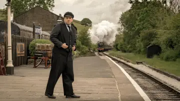 Backdrop to the movie "The Railway Children Return" #1860969