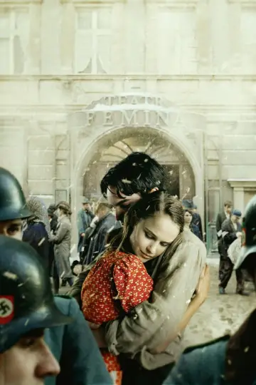 Poster to the movie "Love Gets a Room" #1860730