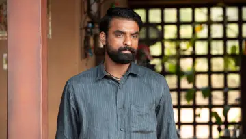 Backdrop to the movie "A.R.M - Ajayante Randam Moshanam" #1190669