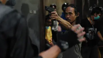 Backdrop to the movie "The Raid" #676015