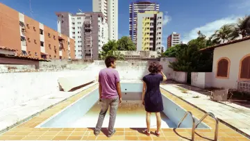 Backdrop to the movie "Neighboring Sounds" #1835355