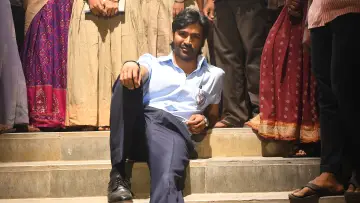 Backdrop to the movie "Vaathi" #1094876