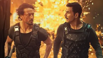Backdrop to the movie "Bade Miyan Chote Miyan" #442455
