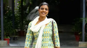 Backdrop to the movie "Theeyavar Kulaigal Nadunga" #785701