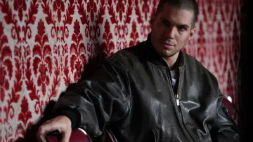 Backdrop to the movie "Beating Hearts" #600825