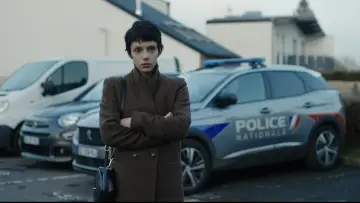 Backdrop to the movie "First Case" #1082571