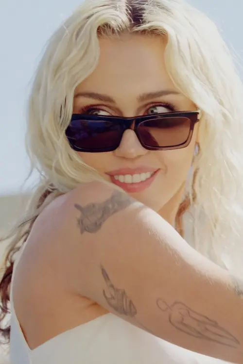 Movie poster "Miley Cyrus - Endless Summer Vacation (Backyard Sessions)"