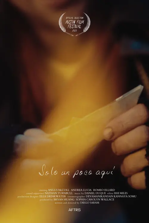 Movie poster "Solo un poco aquí"