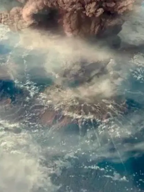 Movie poster "Le mystérieux volcan du Moyen Âge"