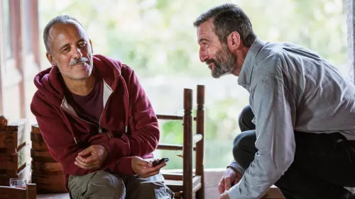 Watch film Birds Flying East | P&Aacute;JAROS. Tr&aacute;iler oficial. 5 de abril en cines.