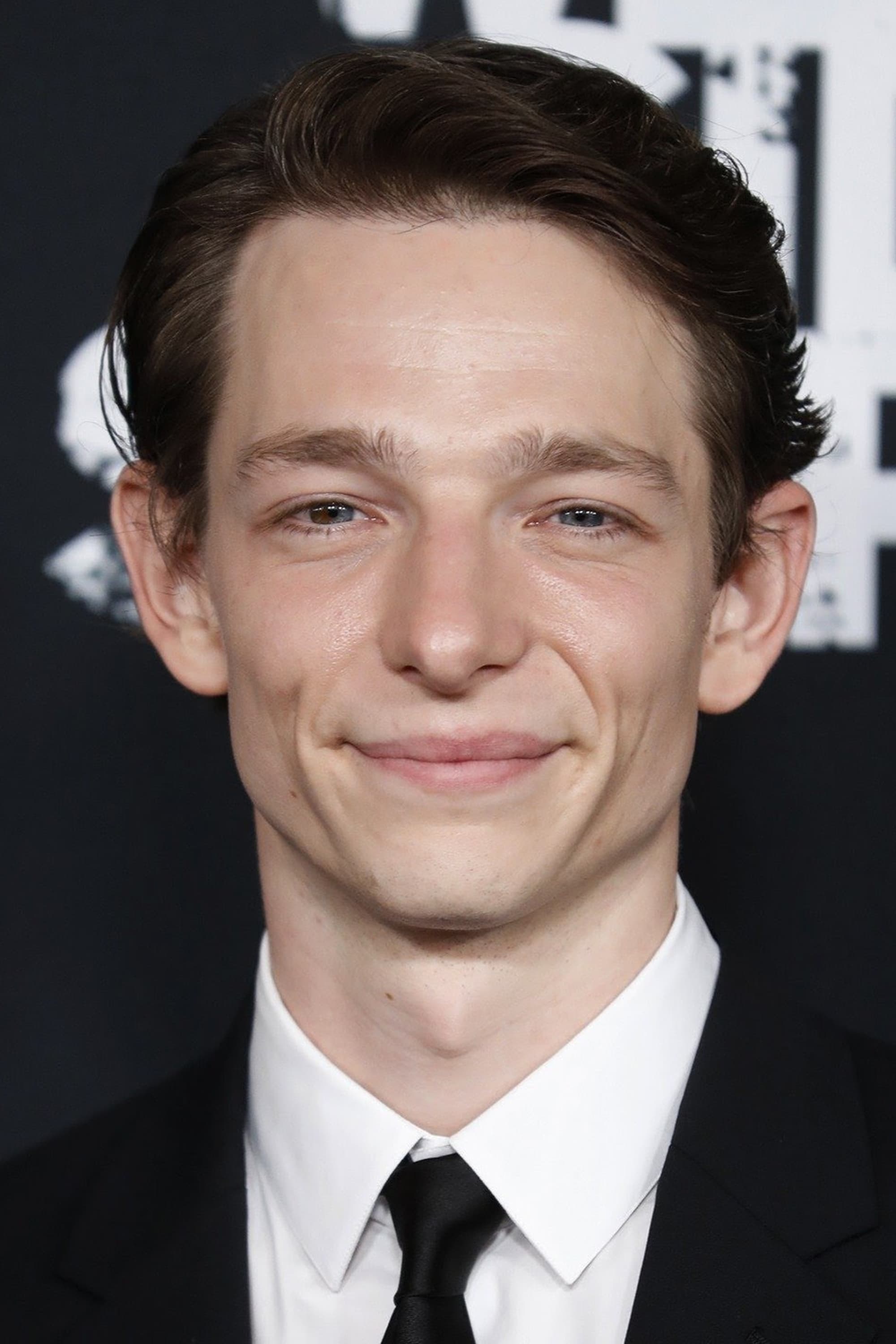 Photo Mike Faist