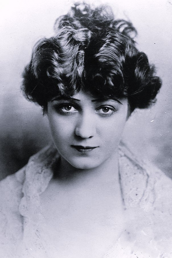 Photo Edna Mayo