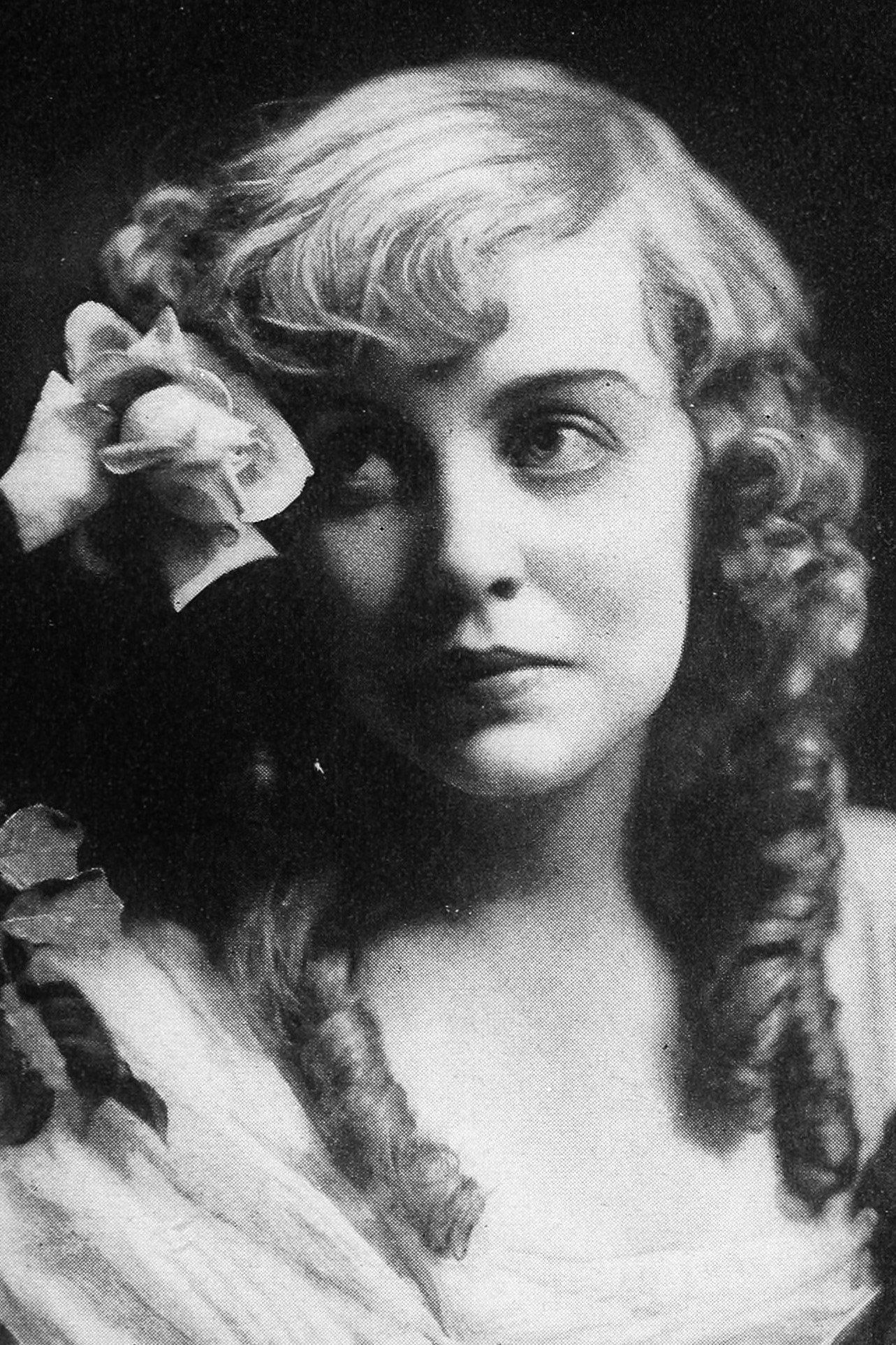 Photo Violet MacMillan