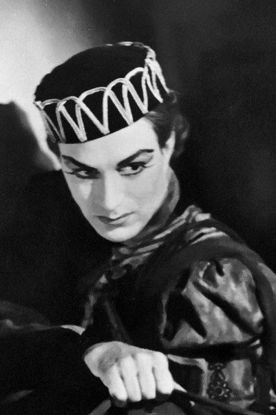 Photo Leslie Edwards