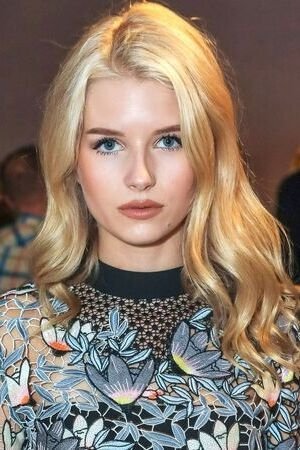 Photo Lottie Moss