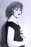 Photo Maude Wayne #414829