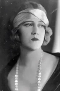 Photo Maude Wayne