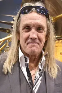 Photo Nicko McBrain