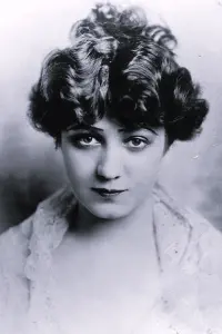 Photo Edna Mayo