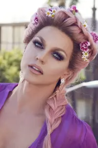 Photo Courtney Act