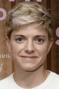 Photo Mae Martin #528177