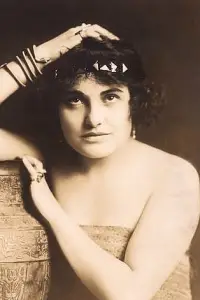 Photo Lucille Young