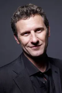 Photo Adam Hills #351152