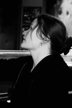 Photo Emma Broderick #238711