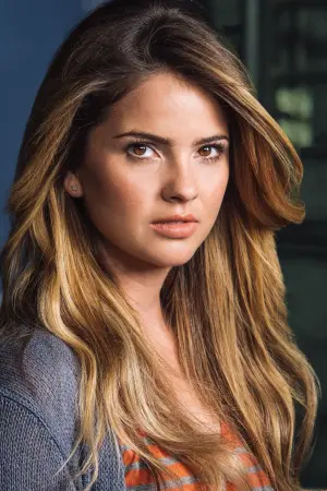 Photo Shelley Hennig #74853