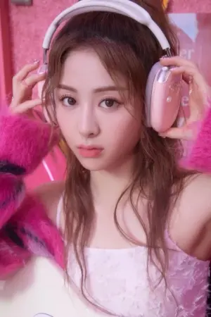 Photo Huh Yunjin #252976