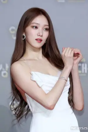 Photo Lee Sung-kyung #320250