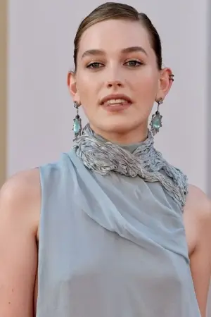 Photo Victoria Pedretti #32120