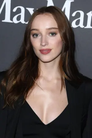 Photo Phoebe Dynevor #146440