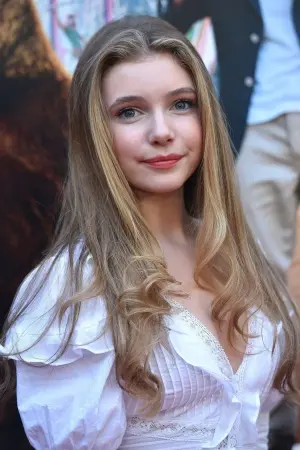 Photo Eleanor Worthington-Cox #207341