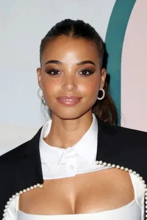 Photo Ella Balinska #56424