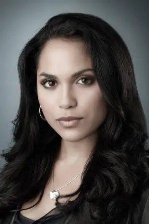 Photo Monica Raymund #215635