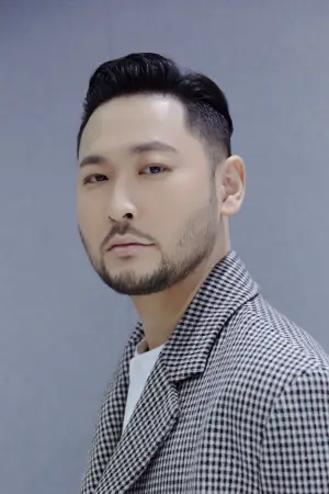 Photo Mithra Jin #342526