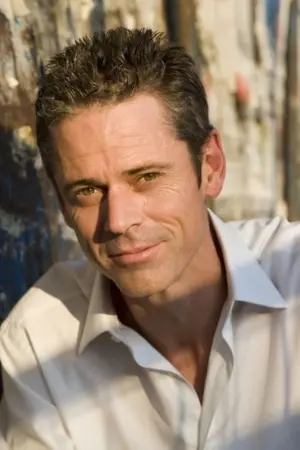 Photo C. Thomas Howell #22909