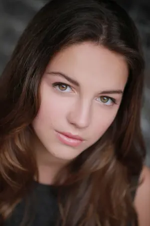 Photo Ella Hunt #75416