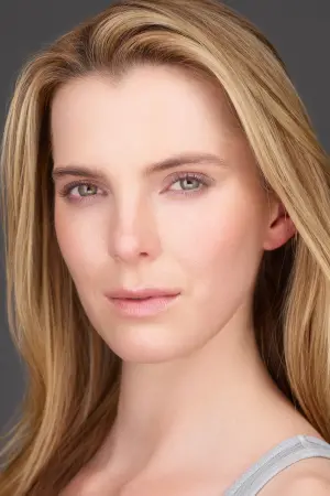 Photo Betty Gilpin #15078