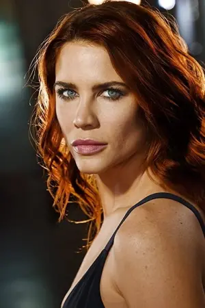 Photo Courtney Hope #61280