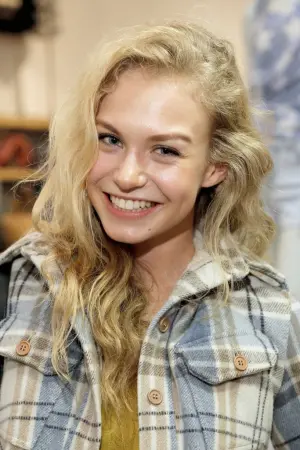 Photo Penelope Mitchell #6255