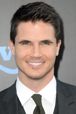Photo Robbie Amell #11304