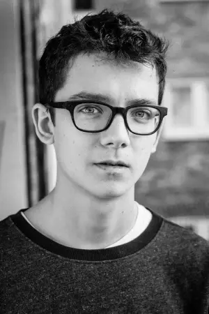 Photo Asa Butterfield #36458